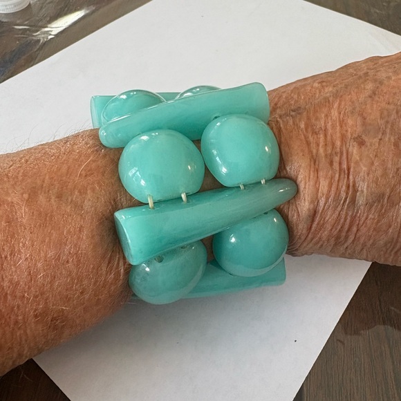 Turquoise Lucite Beaded Stretch Bracelet - Picture 2 of 5